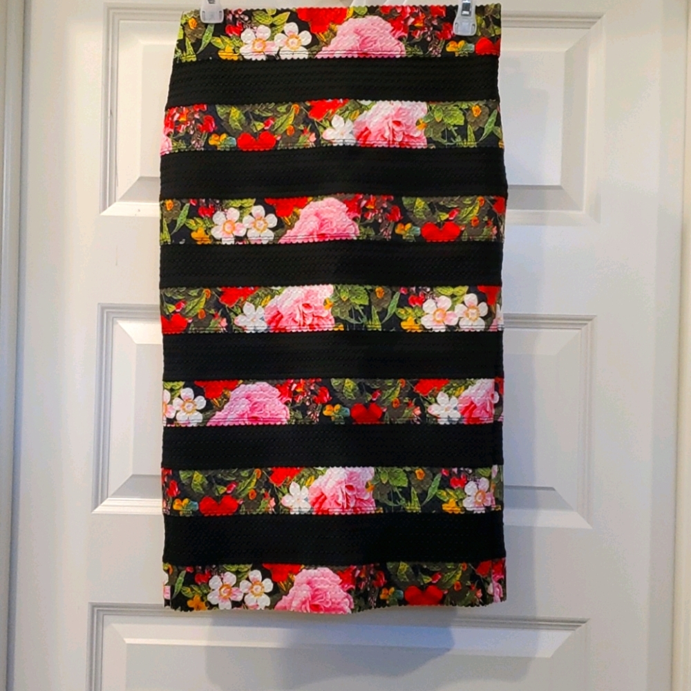 NY&Co Pencil Skirt Black and Floral Striped